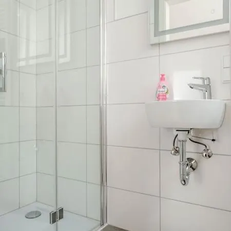 Kinderklinik, 600m Zum Bahnhof 2b